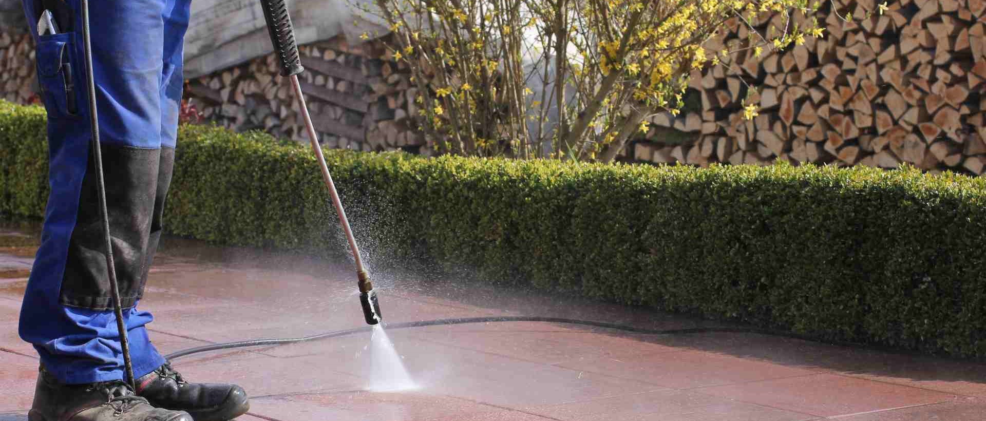 garden maintenance KT6